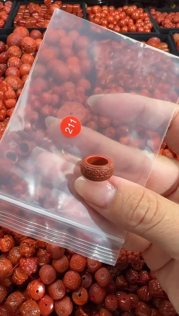 南红玛瑙未镶嵌颈饰1