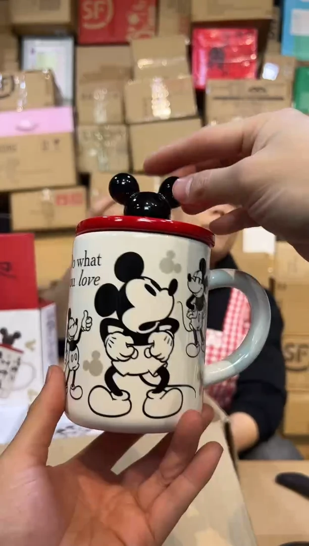 【闪购商品】杯原盒米奇手稿带盖杯