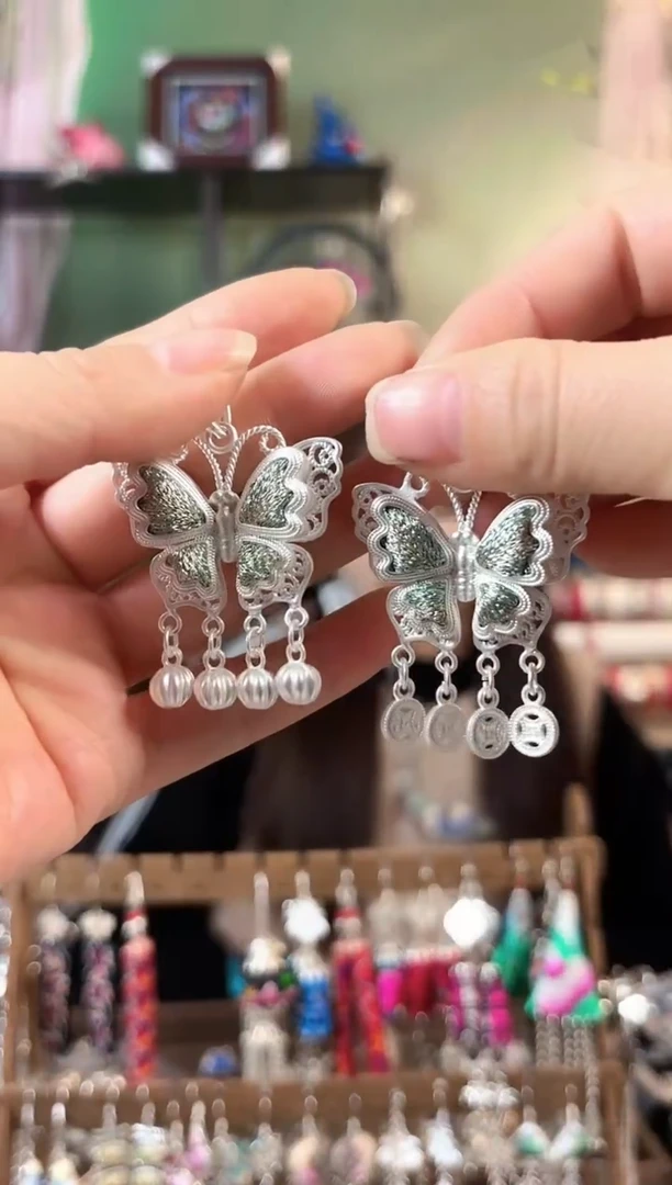 彩云南阁非遗老绣苗银饰品636