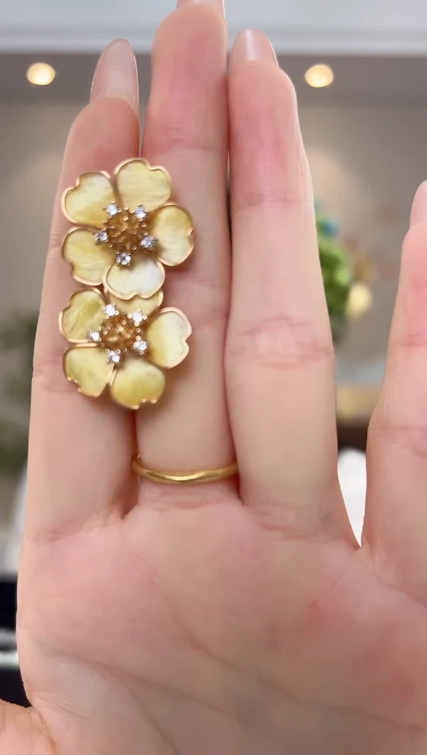 刺绣黄色掐丝绒花耳钉