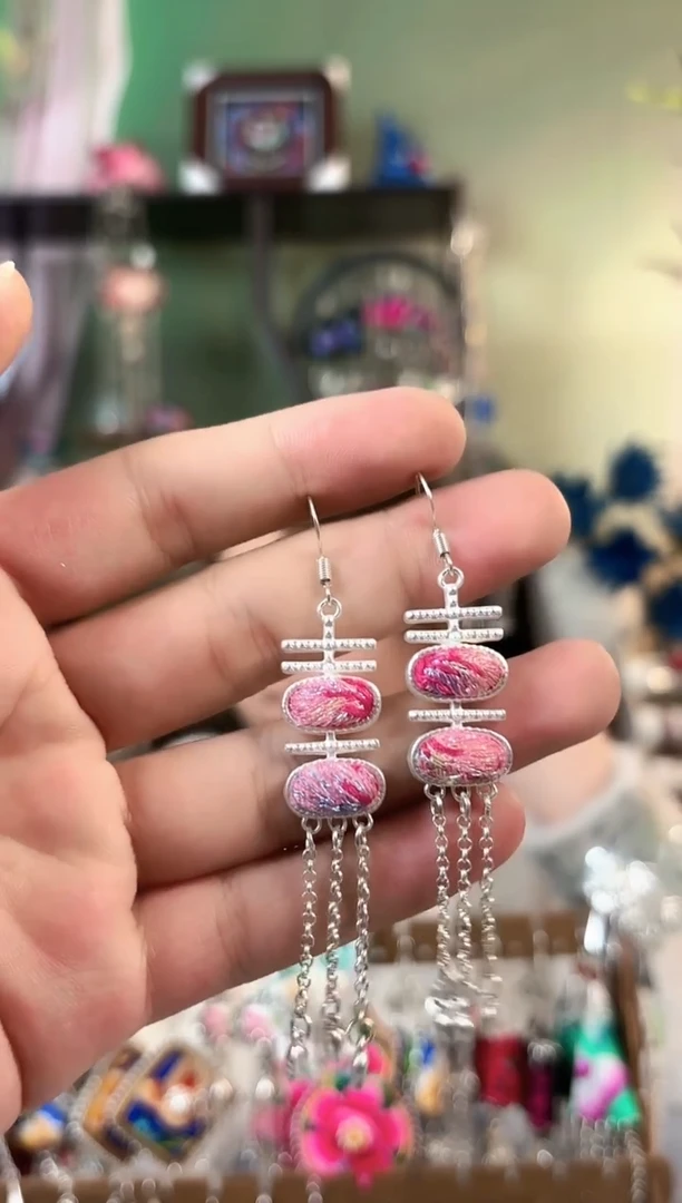 彩云南阁非遗老绣苗银饰品578