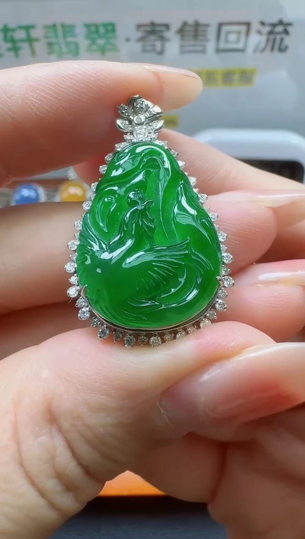 翡翠18K金镶嵌颈饰阿**胡寄售回流，24小时鉴赏期