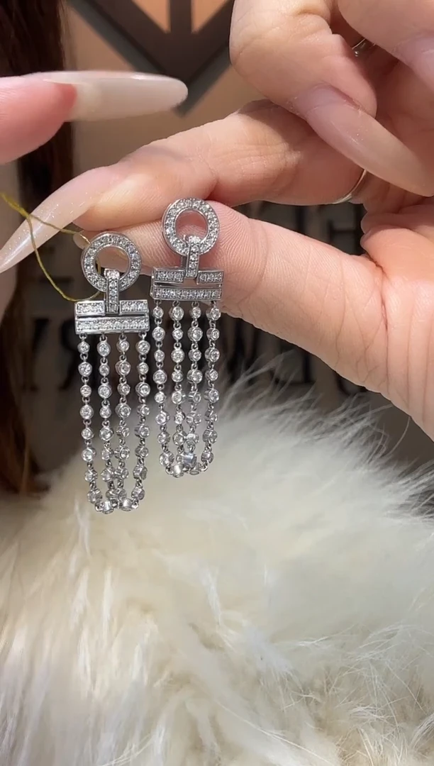 18K金镶嵌耳坠钻石E866891  星月耀光两用款耳坠 多样性