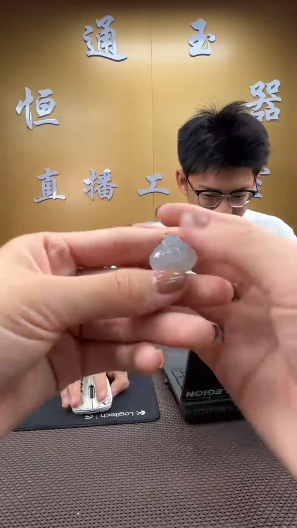 颈饰18K金镶嵌和田玉挂件