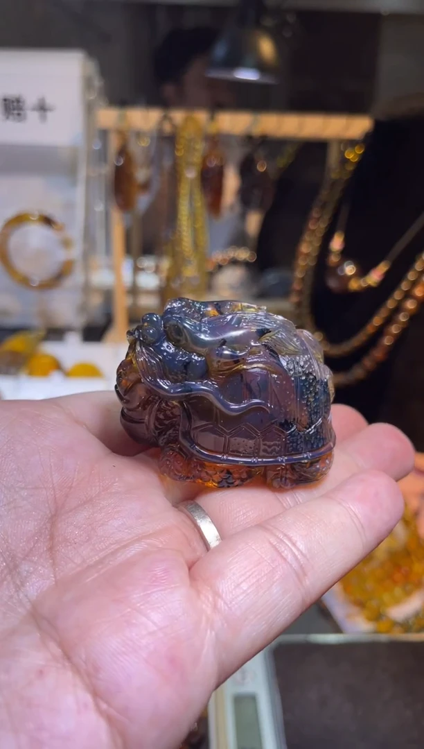 裸石琥珀未镶嵌34克药珀 龙龟