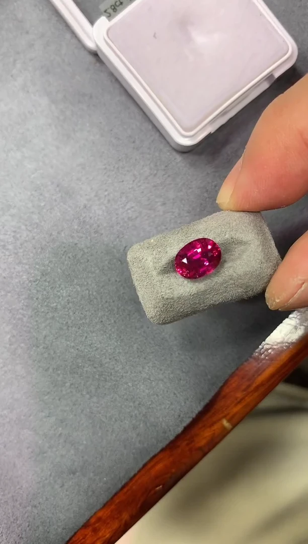 未镶嵌裸石碧玺2.8ct 60