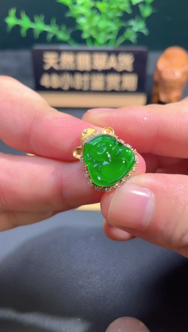 颈饰18K金镶嵌翡翠翡翠