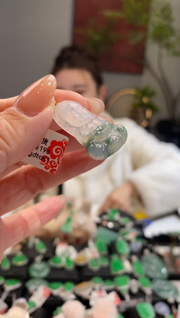 吊坠(不含链)18K金镶嵌翡翠宝宝佛