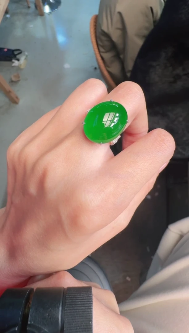 未镶嵌定制翡翠A货有轻微色差属于正常现象，戒指1