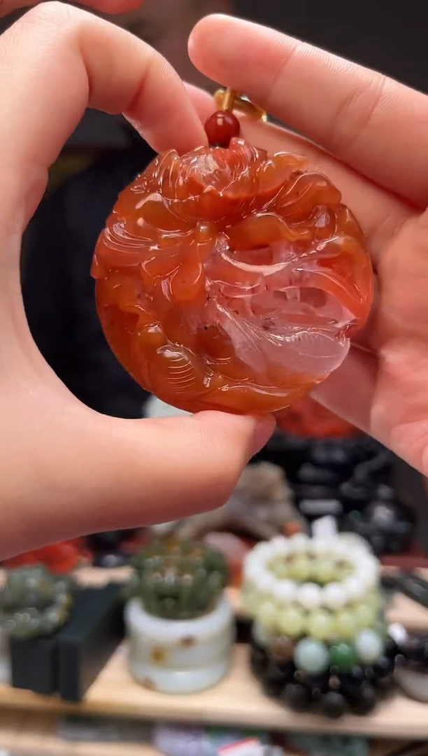 颈饰未镶嵌南红玛瑙吊坠