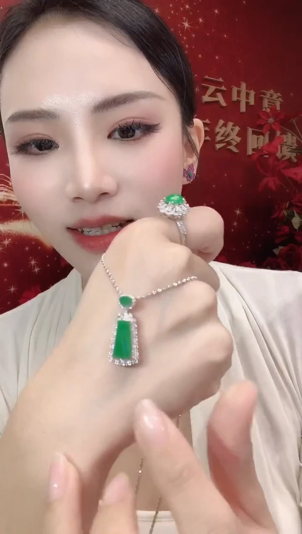 吊坠(不含链)18K金镶嵌翡翠C15