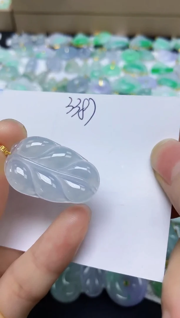 翡翠18K金镶嵌颈饰 天然缅甸翡翠A货