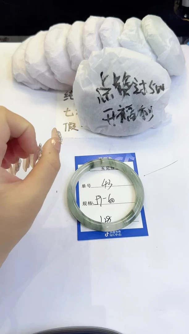 未镶嵌手镯石英质玉128