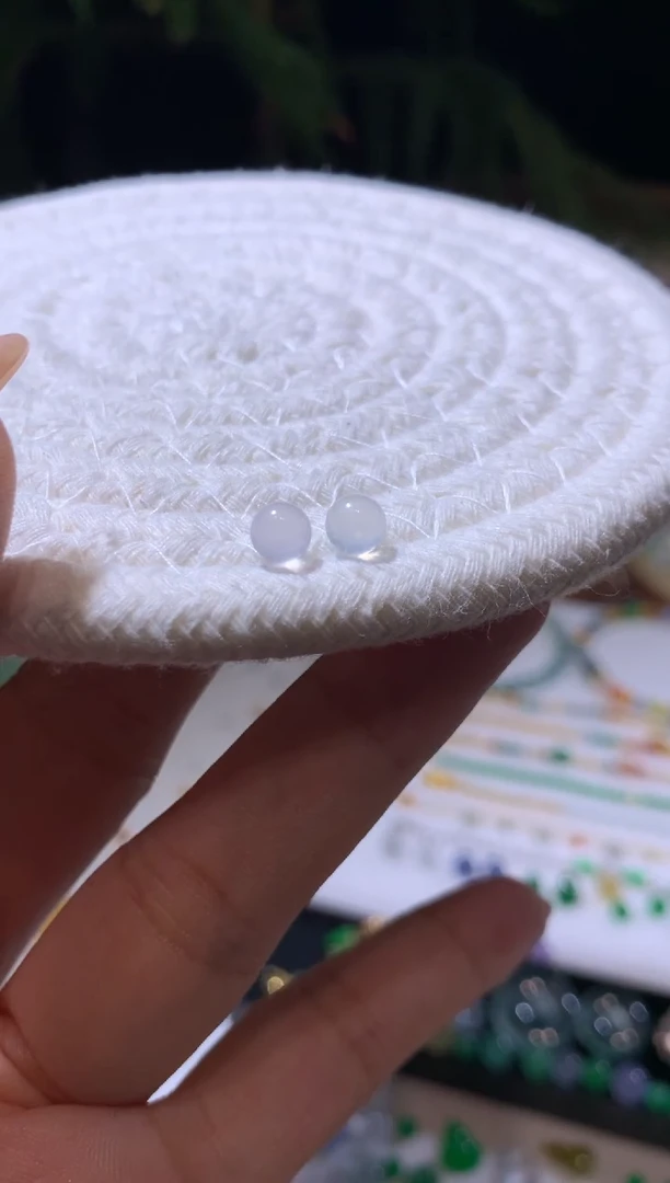 未镶嵌定制翡翠5卡珠子2个