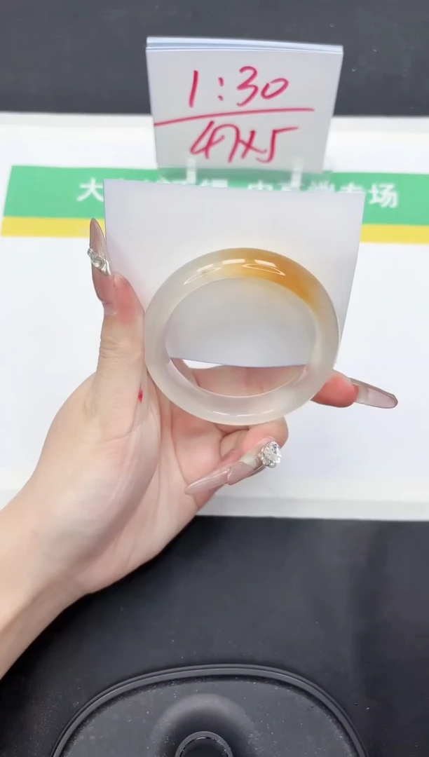 【闪购商品】石英质玉手镯未镶嵌158*-55
