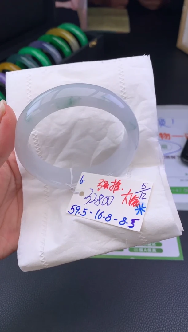 未镶嵌手镯翡翠假一赔三   手镯