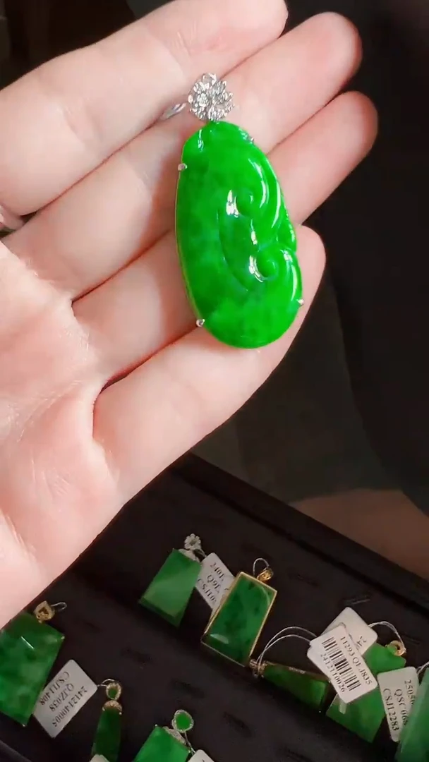 颈饰未镶嵌翡翠吊坠