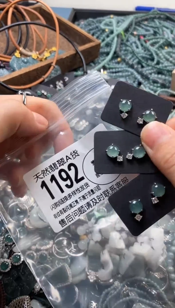 翡翠未镶嵌颈饰多样性发其一1192