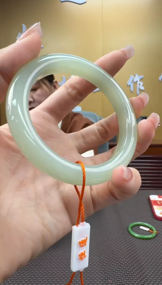 【闪购商品】和田玉手镯未镶嵌56