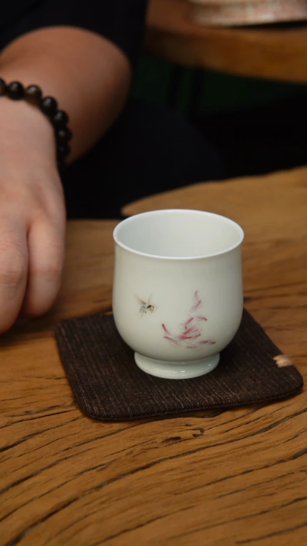 ?**?放射爱会会  粉彩主人杯