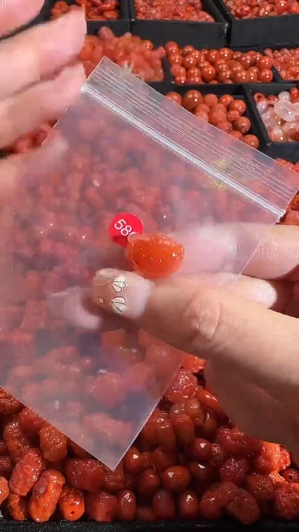 颈饰未镶嵌南红玛瑙1