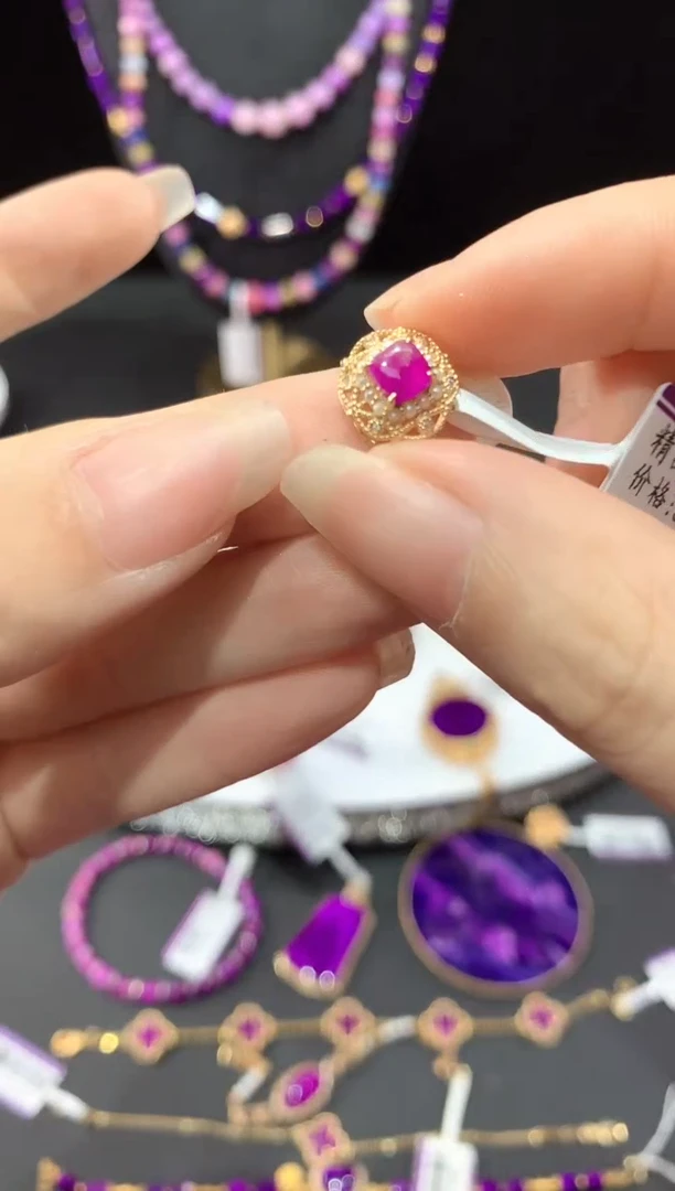 18K金镶嵌苏纪石（舒俱来）.潘潘