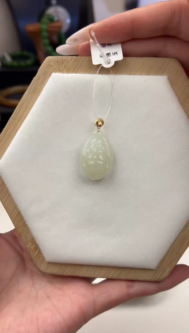 吊坠(不含链)18K金镶嵌和田玉399