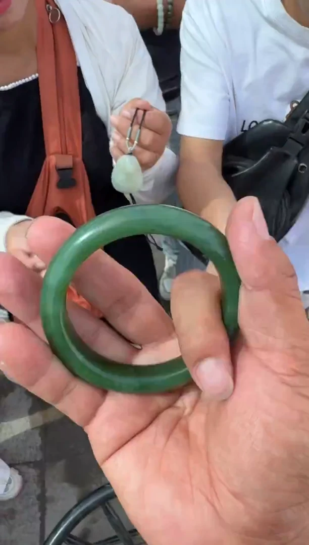 未镶嵌和田玉（糖玉）挂件和田玉