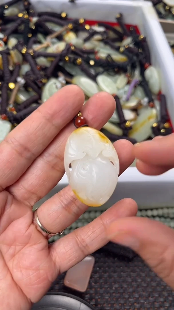 【闪购商品】和田玉颈饰未镶嵌多样性发货没有证书拍一发一有瑕