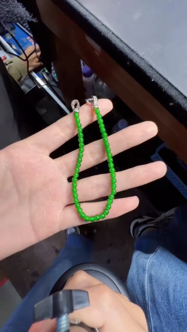 未镶嵌定制翡翠翡翠A货有轻微色差属于正常现象，手链多样性发货1