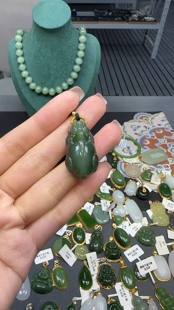 未镶嵌和田玉挂件1