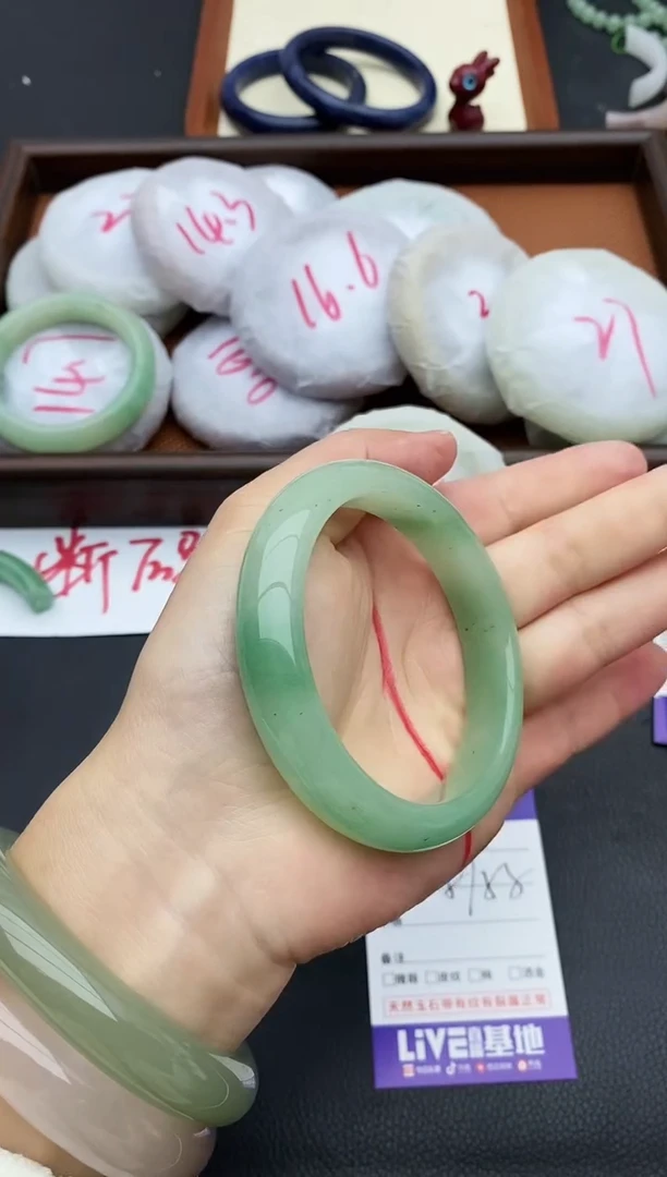 未镶嵌手镯石英质玉81+57/58