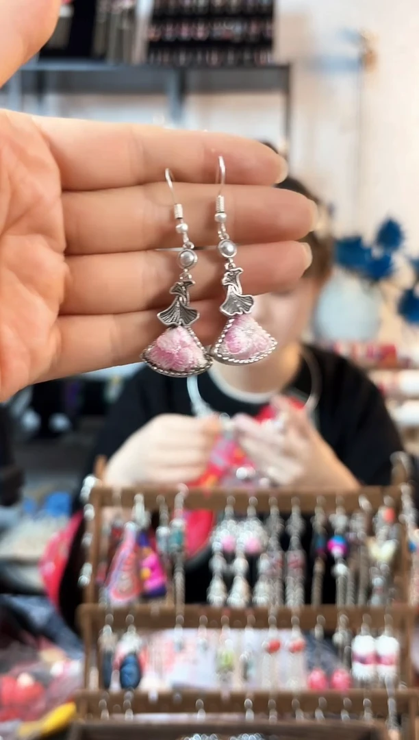 织绣彩云南阁非遗老绣饰品339