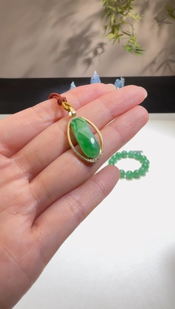 【闪购商品】翡翠颈饰18K金镶嵌舒雅