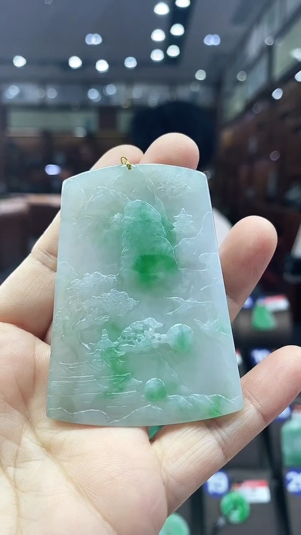 颈饰未镶嵌翡翠山水牌