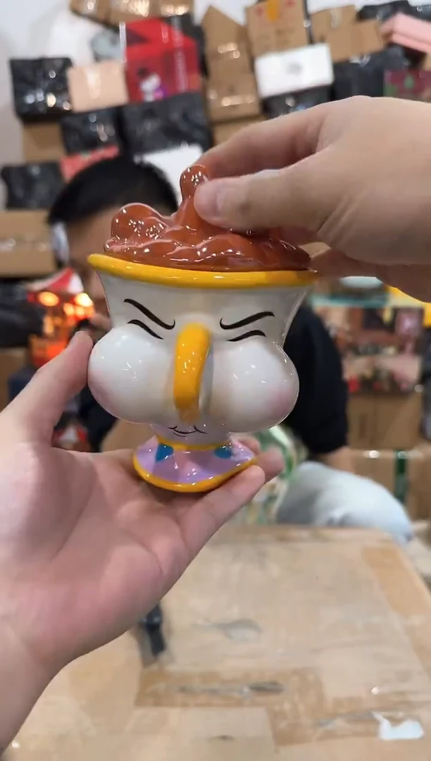 瓷片嘟嘴阿奇带盖杯