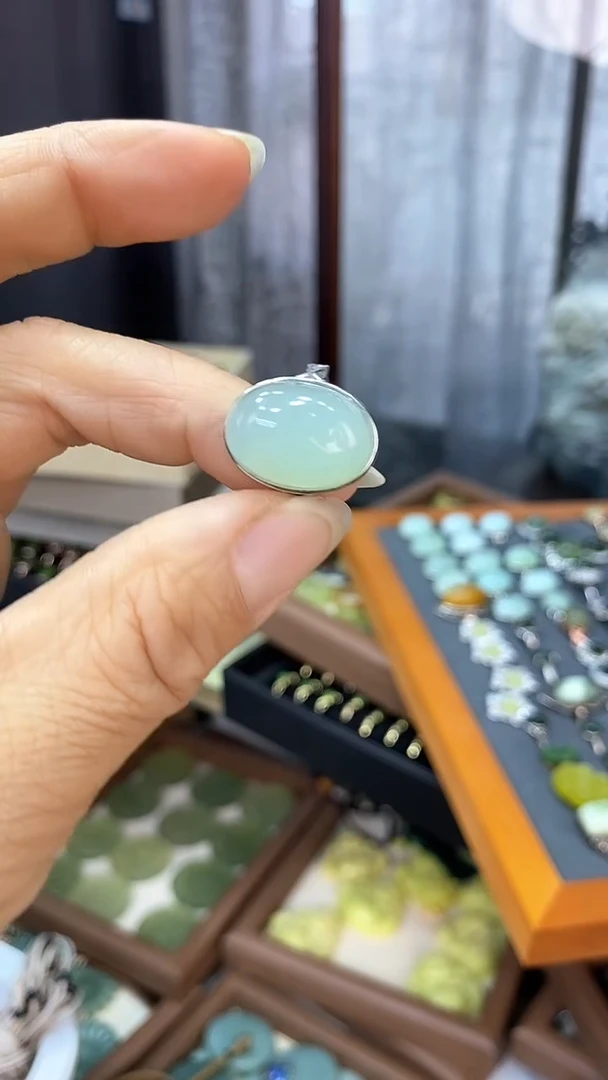 蛇纹石玉未镶嵌戒指多样性发货其中之一