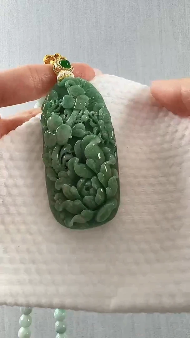 颈饰未镶嵌翡翠蝶恋花