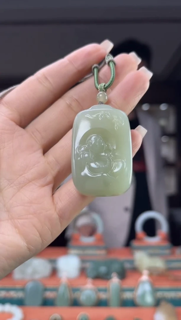 颈饰未镶嵌和田玉佩佩