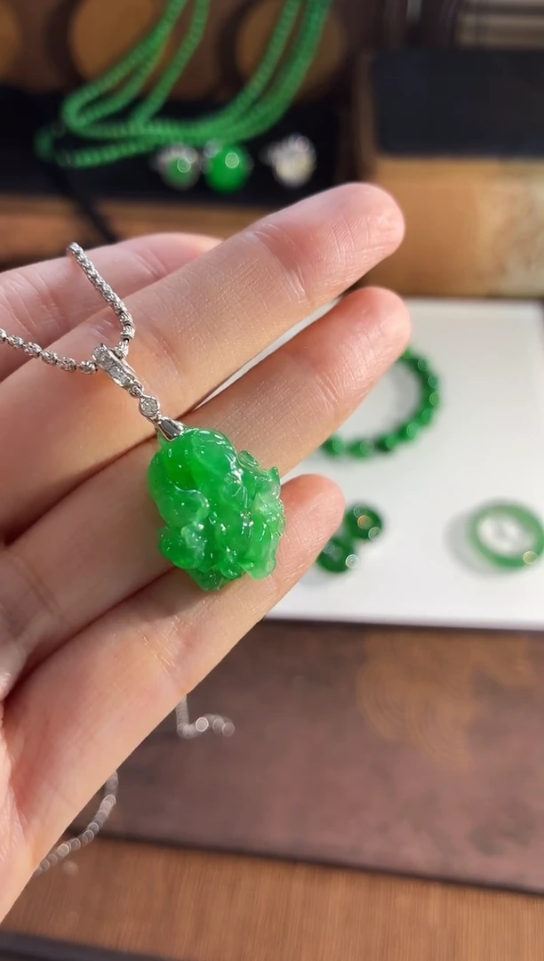 吊坠(不含链)18K金镶嵌翡翠吊坠