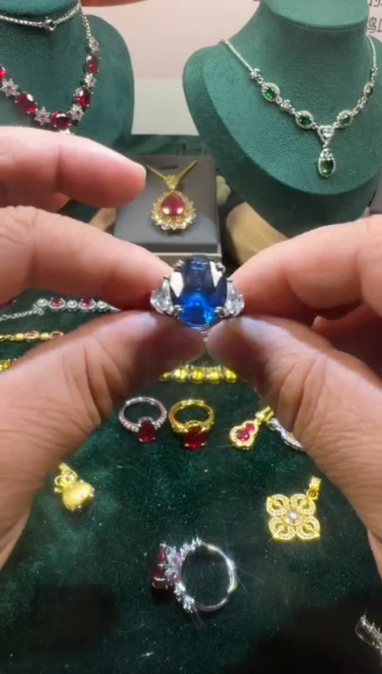 戒指蓝宝石18K金镶嵌1