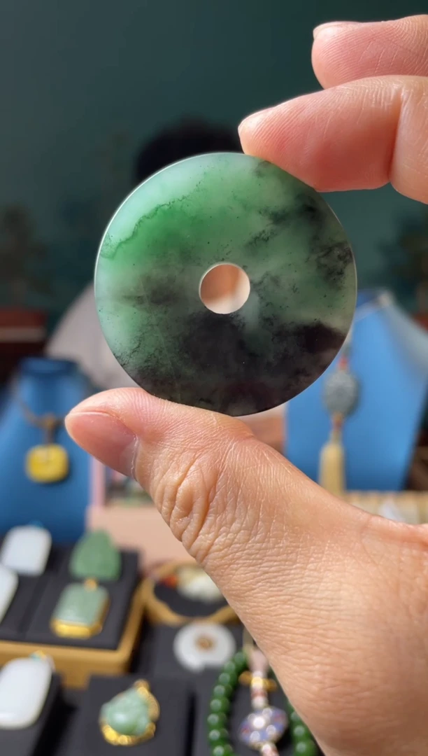 颈饰未镶嵌石英质玉（非洲翠）非洲翠挂件（多样性发一）
