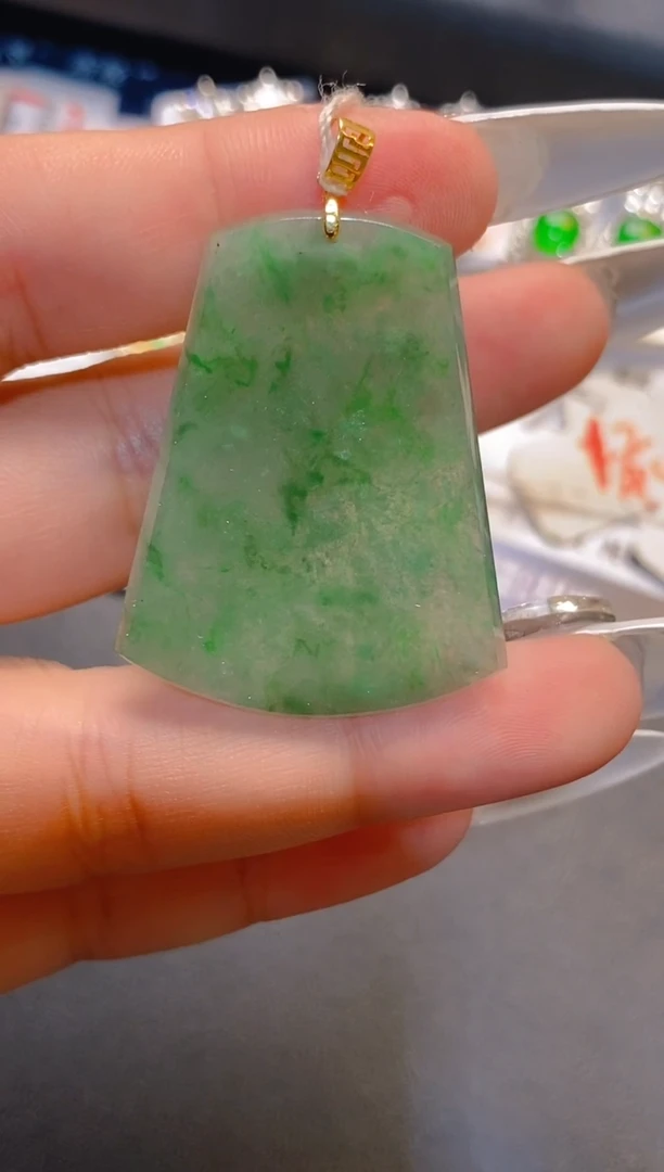翡翠18K金镶嵌耳饰天然