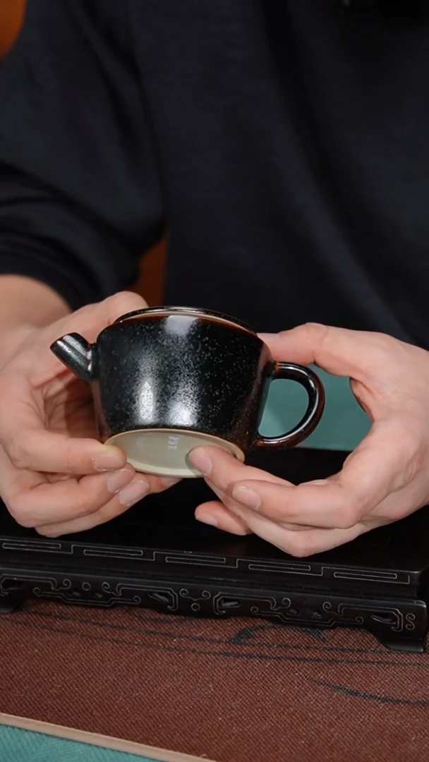 【闪购商品】111-3贤者汉瓦壶（乌金釉）