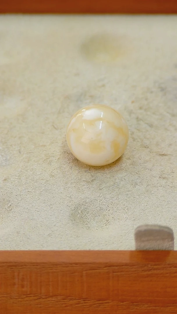 【闪购商品】蜜蜡裸石未镶嵌俄料全品圆珠12+mm1.129克