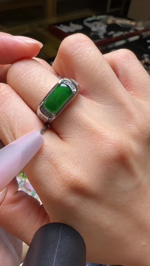 【闪购商品】翡翠吊坠(不含链)未镶嵌翡翠