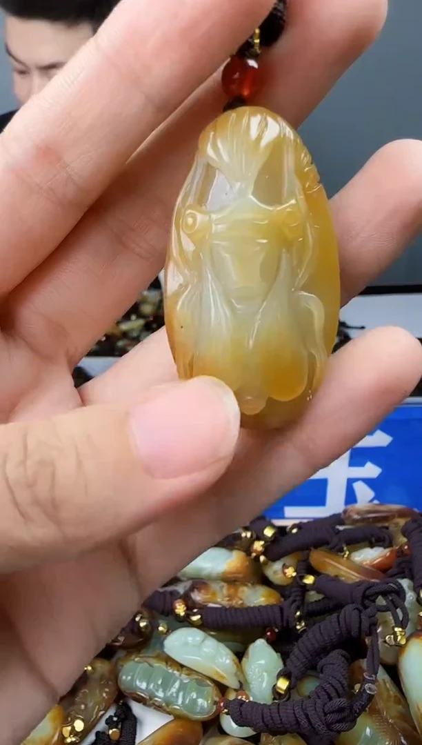 和田玉未镶嵌颈饰1