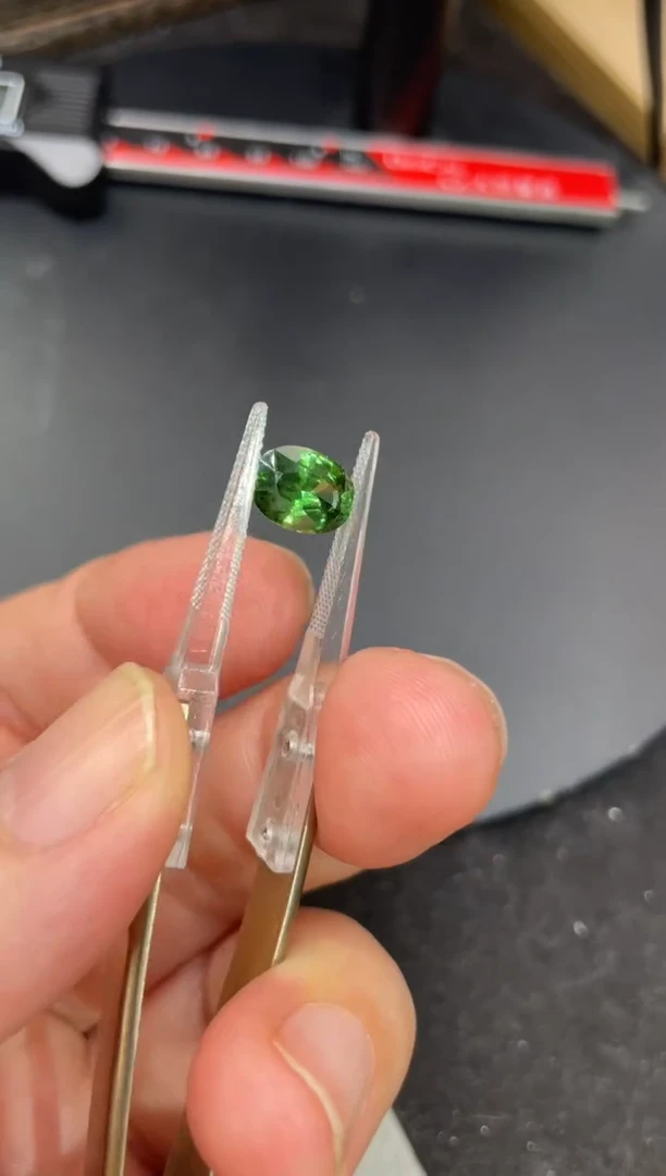 【闪购商品】锆石裸石未镶嵌2.83克拉天然绿锆石