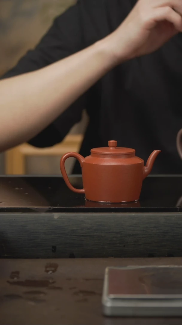 茶壶紫砂折肩宫灯 130CC