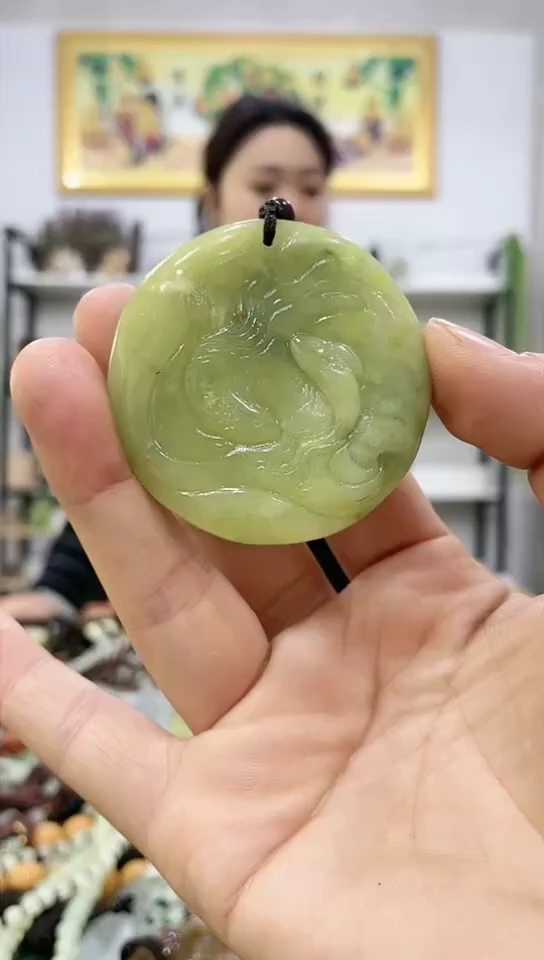 未镶嵌蛇纹石玉吊坠